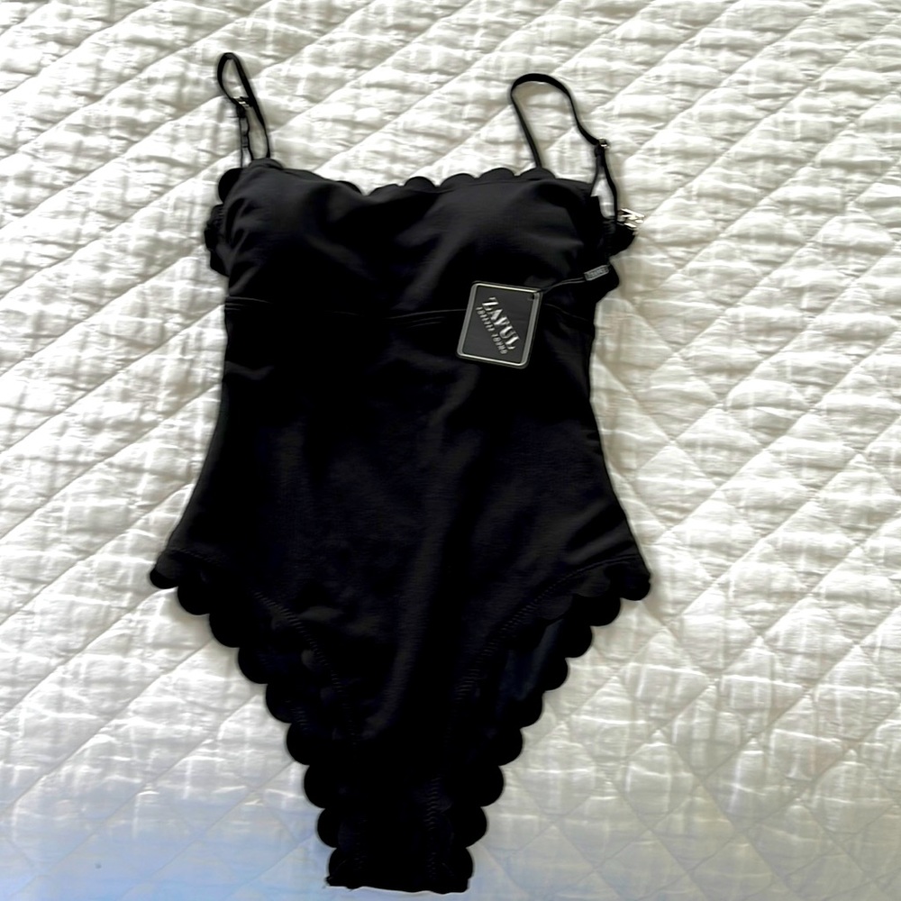 NWT Zaful Ribbed Black Scalloped Cami One-Piece Swimsuit, Size 4.